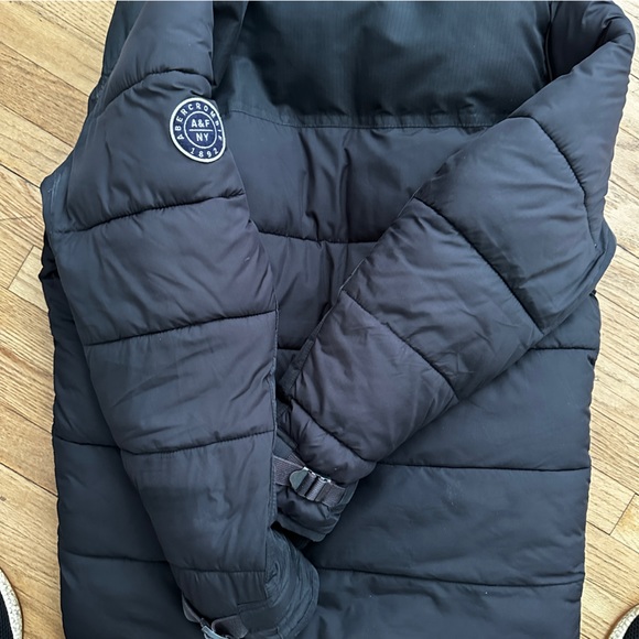 SOLD: ABERCROMBIE & FITCH PUFFER - MEDIUM - Picture 9 of 16